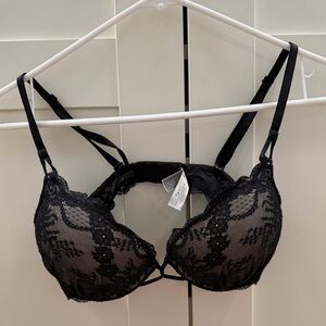 Victoria’s Secret Miraculous Plunge Black Lace Bra. 34 C